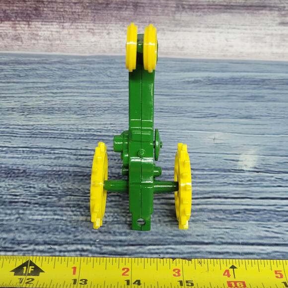 Vtg scale models 1/43 or 1/32 scale Diecast John Deere n/front tractor green/yel - Picture 7 of 7